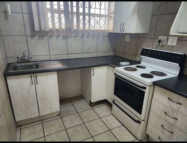 3 BEDROOM APARTMENT FOR SALE IN RHODESFIELD